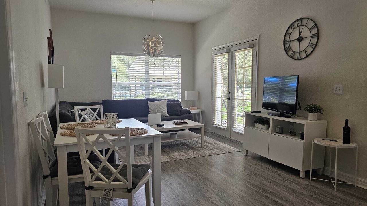 Photo of Livingroom in Venetian Bay Villages
