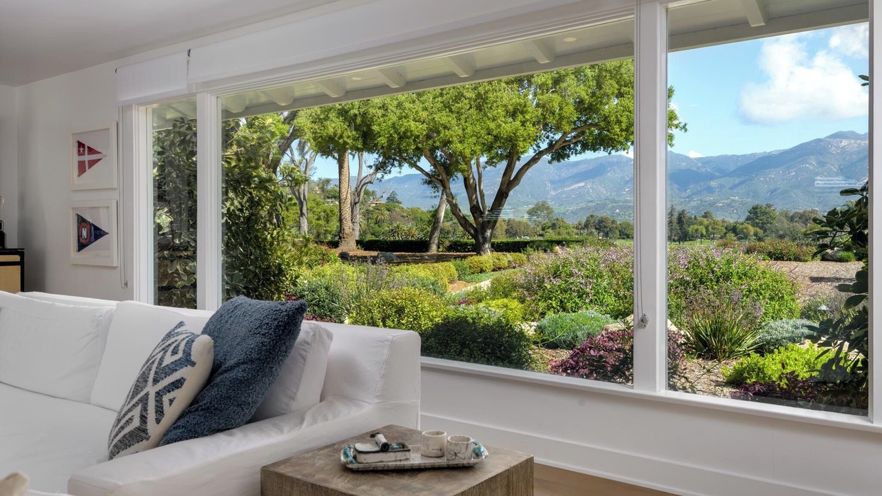 Photo of Livingroom in Hope Ranch