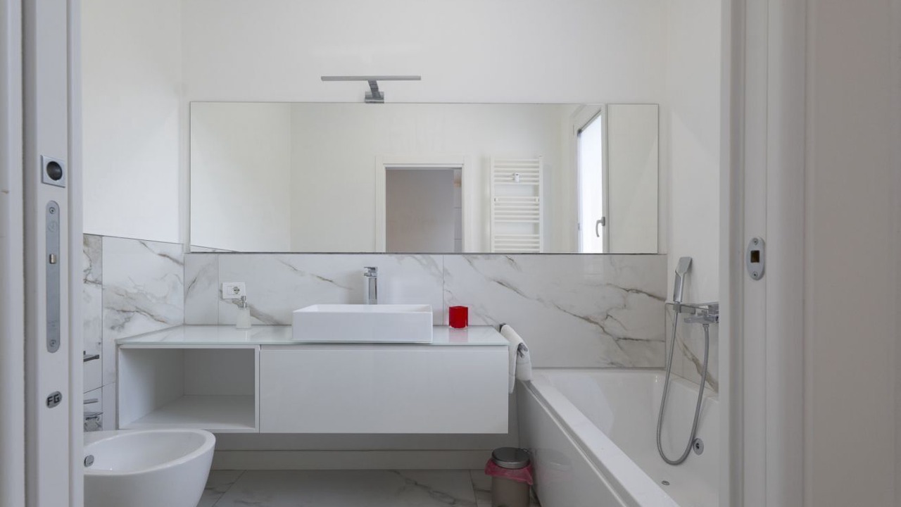 Photo of Bathroom in Marina Centro