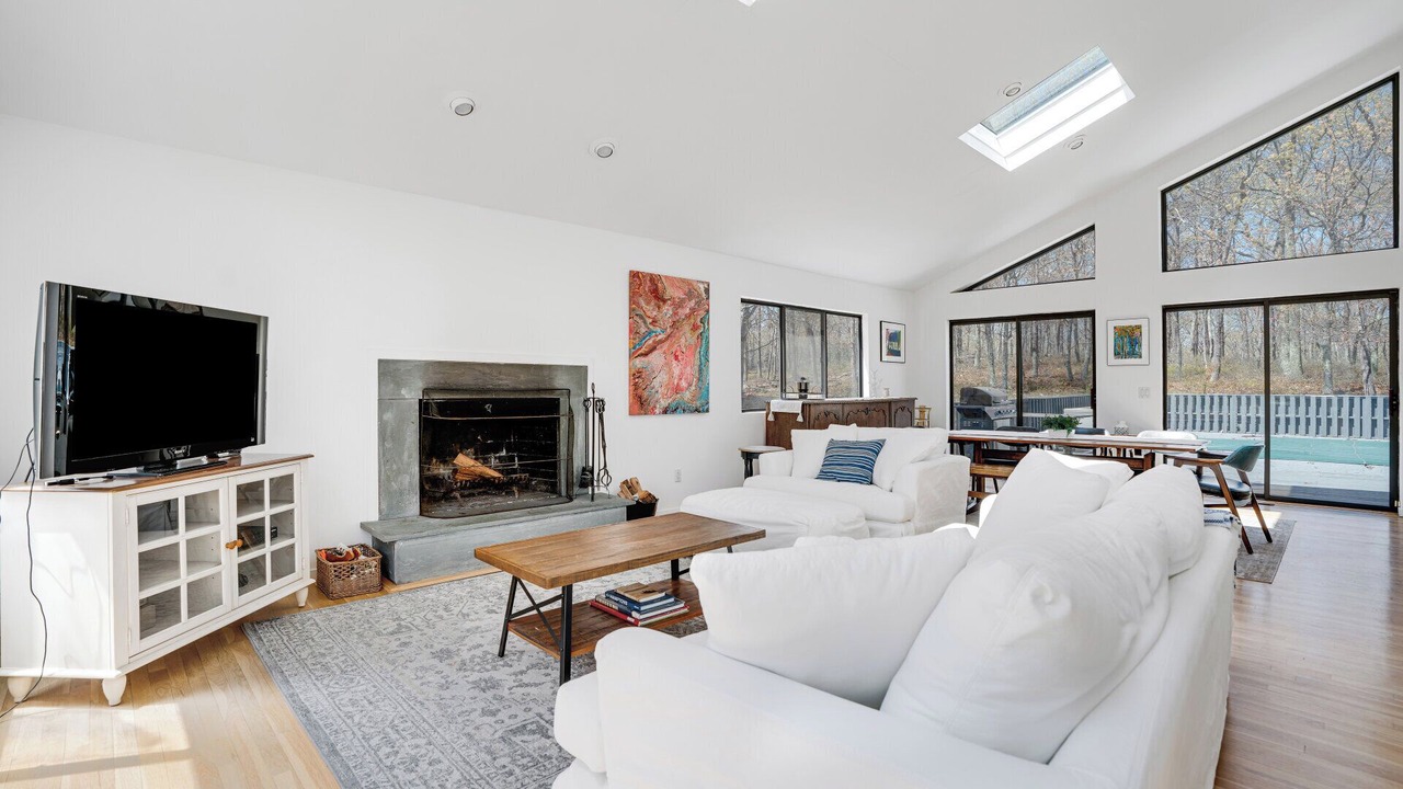 Photo of Livingroom in East Hampton