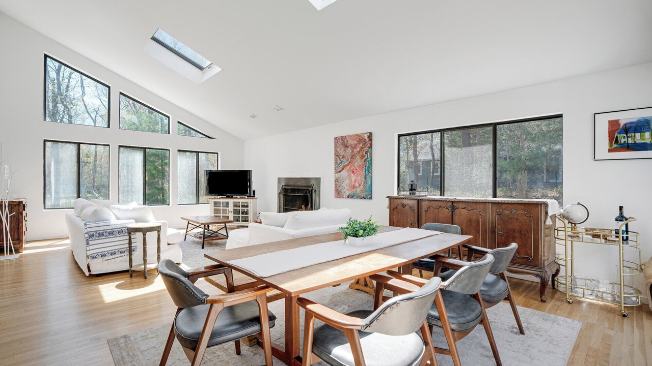 Photo of Livingroom in East Hampton