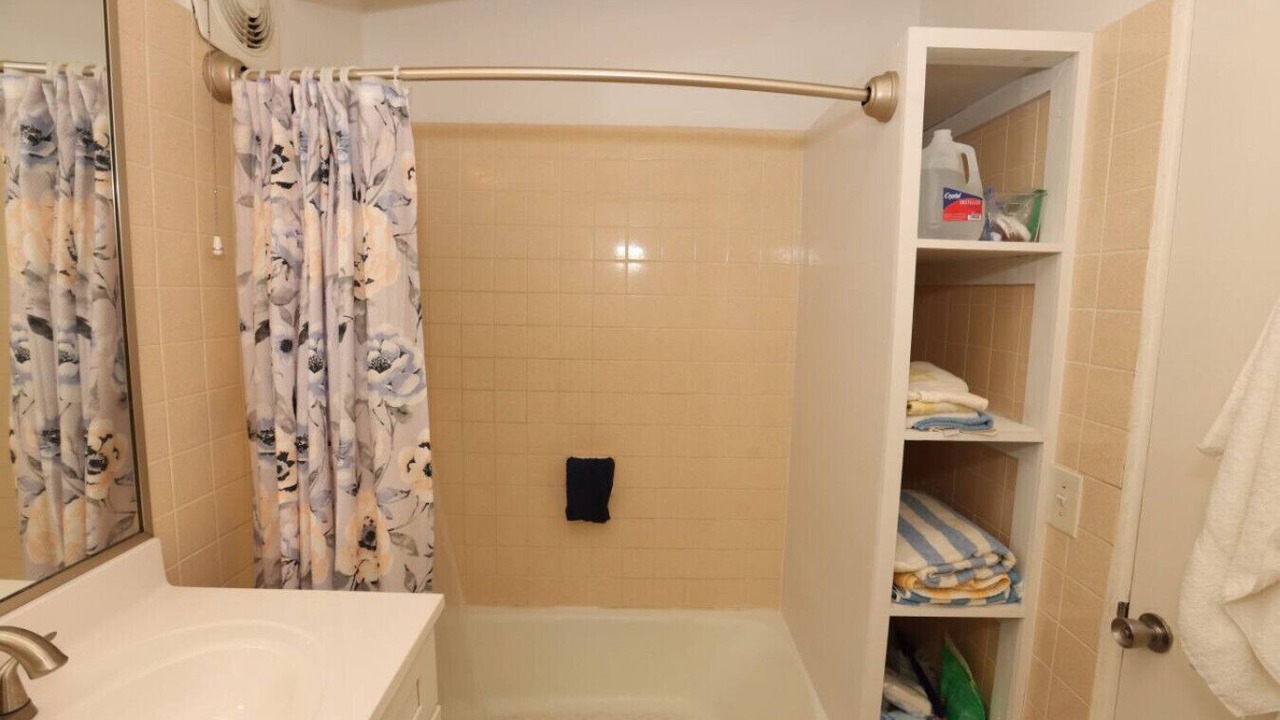 Photo of Bathroom in Estate Carlton 1 North