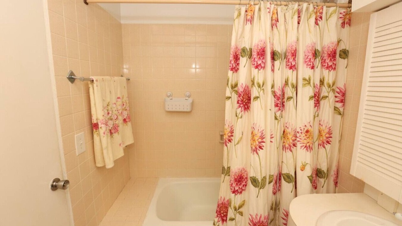 Photo of Bathroom in Estate Carlton 1 North