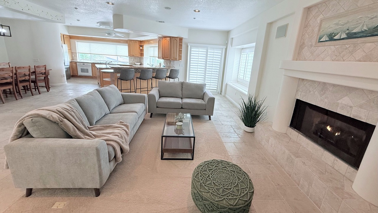 Photo of Livingroom in Oxnard Shores
