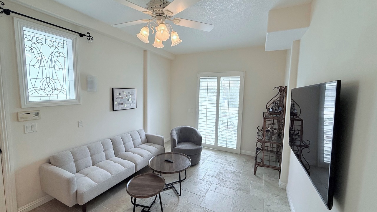 Photo of Livingroom in Oxnard Shores