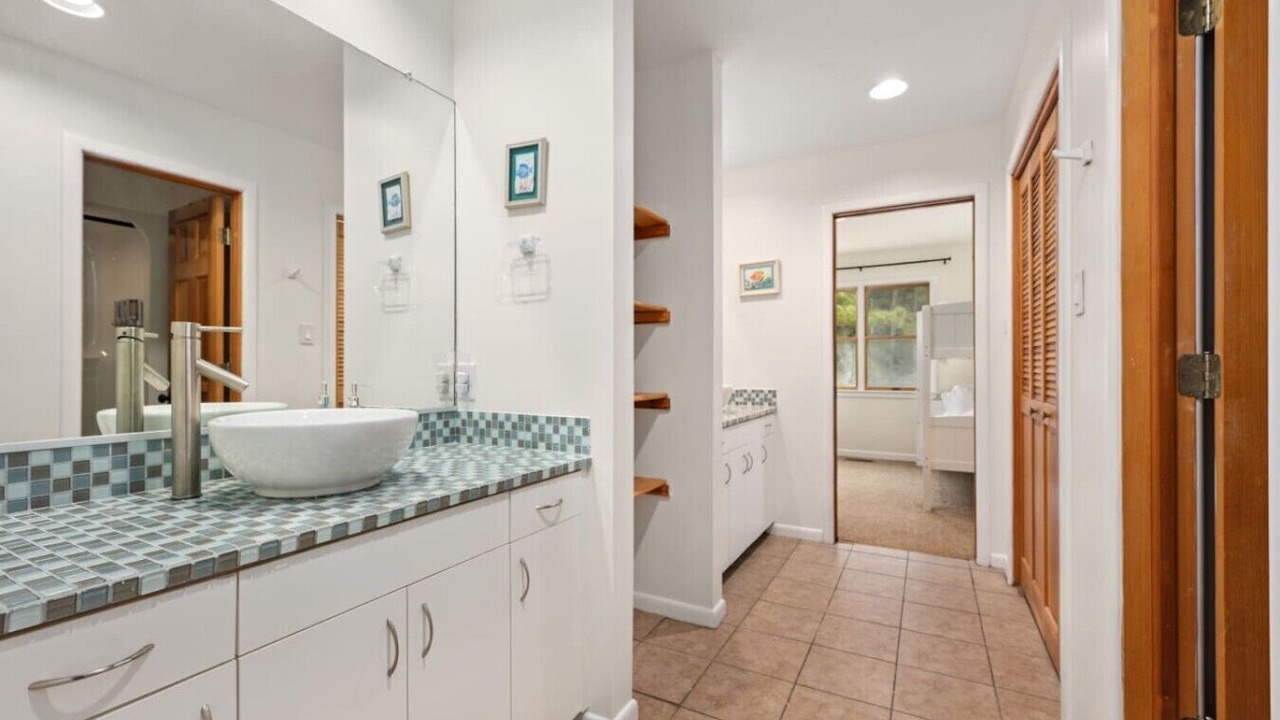 Photo of Bathroom in Whalehead Beach
