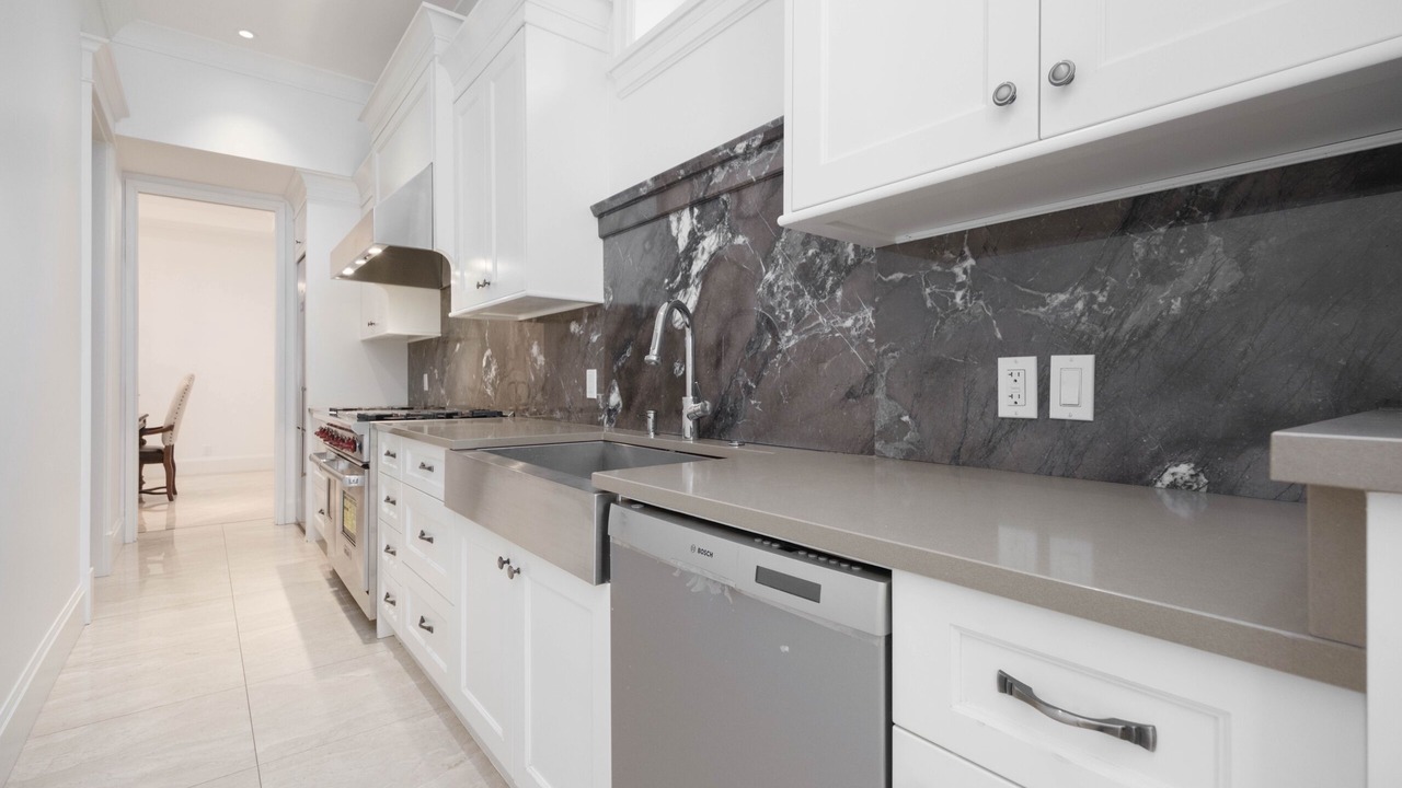 Photo of Kitchen in West Vancouver