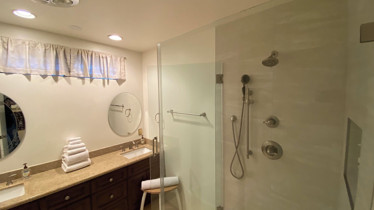 Photo of Bathroom in Ladera Heights