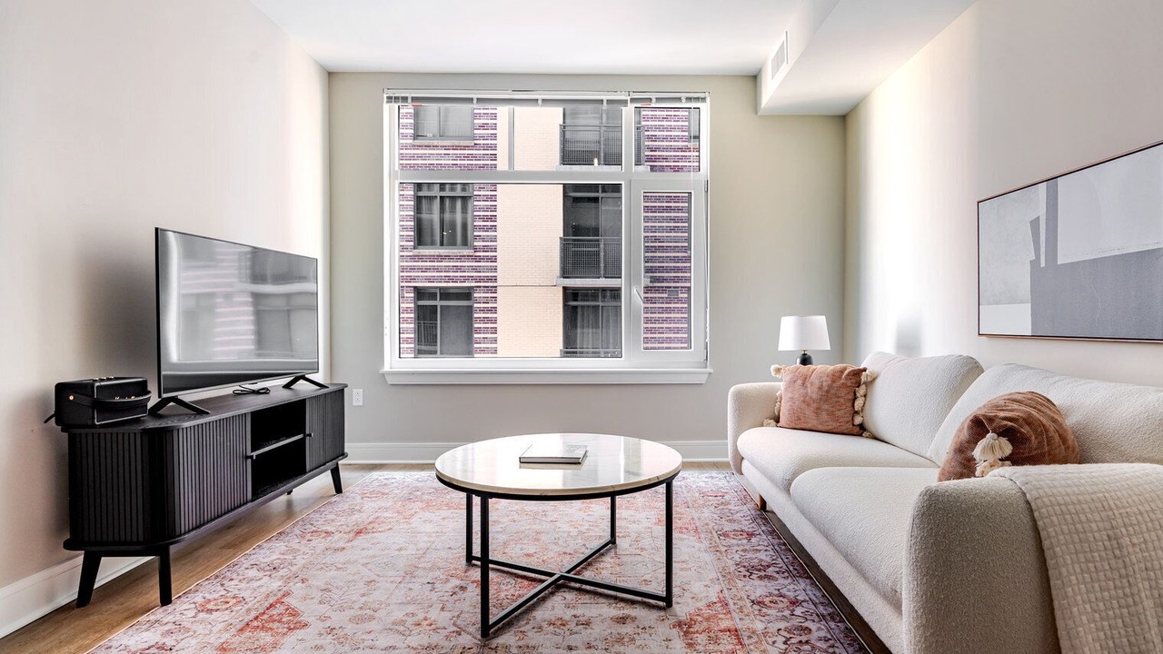 Photo of Livingroom in Woodmont Triangle