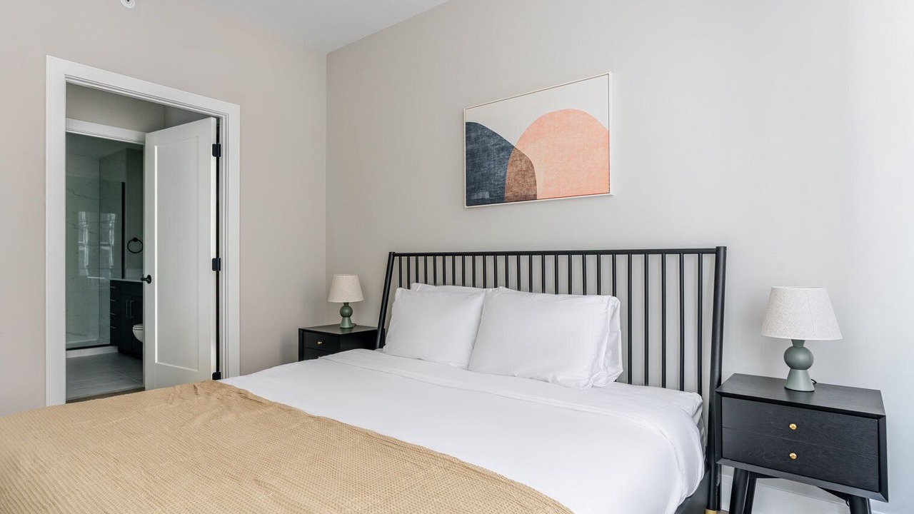 Photo of Bedroom in Woodmont Triangle