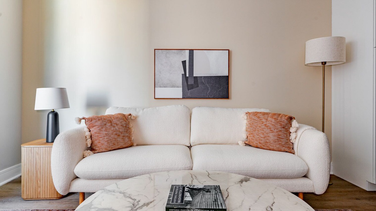 Photo of Livingroom in Woodmont Triangle