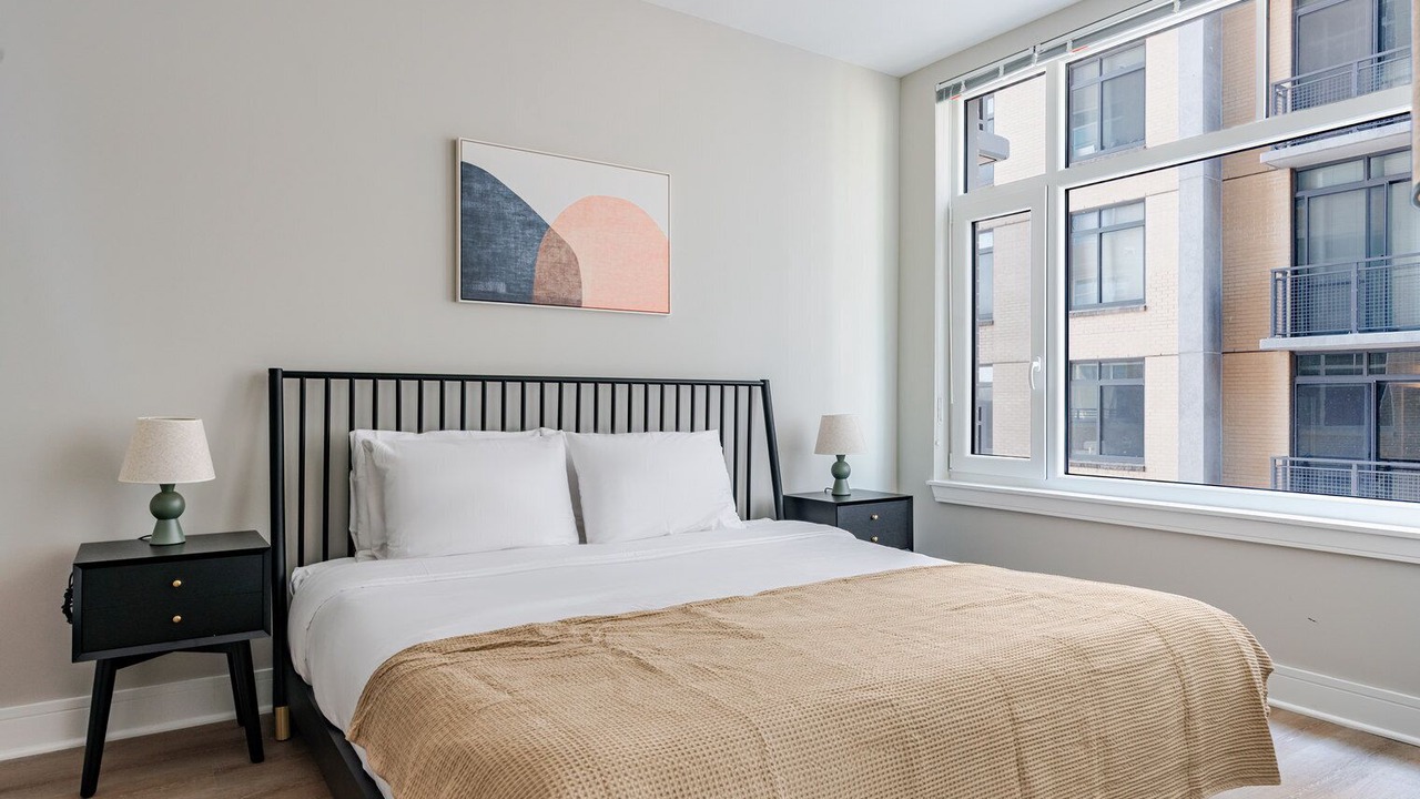 Photo of Bedroom in Woodmont Triangle