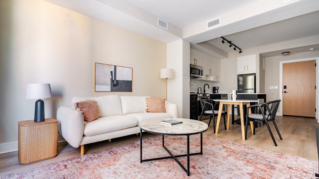 Photo of Livingroom in Woodmont Triangle