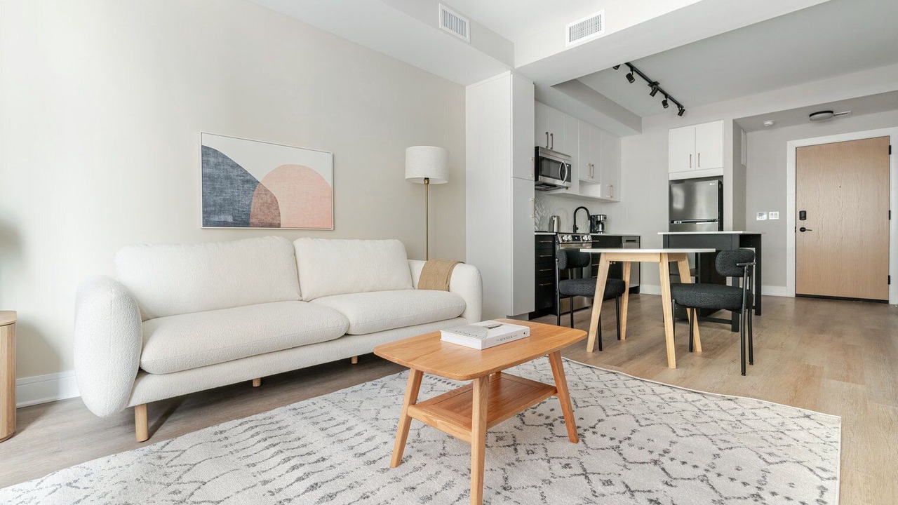 Photo of Livingroom in Woodmont Triangle