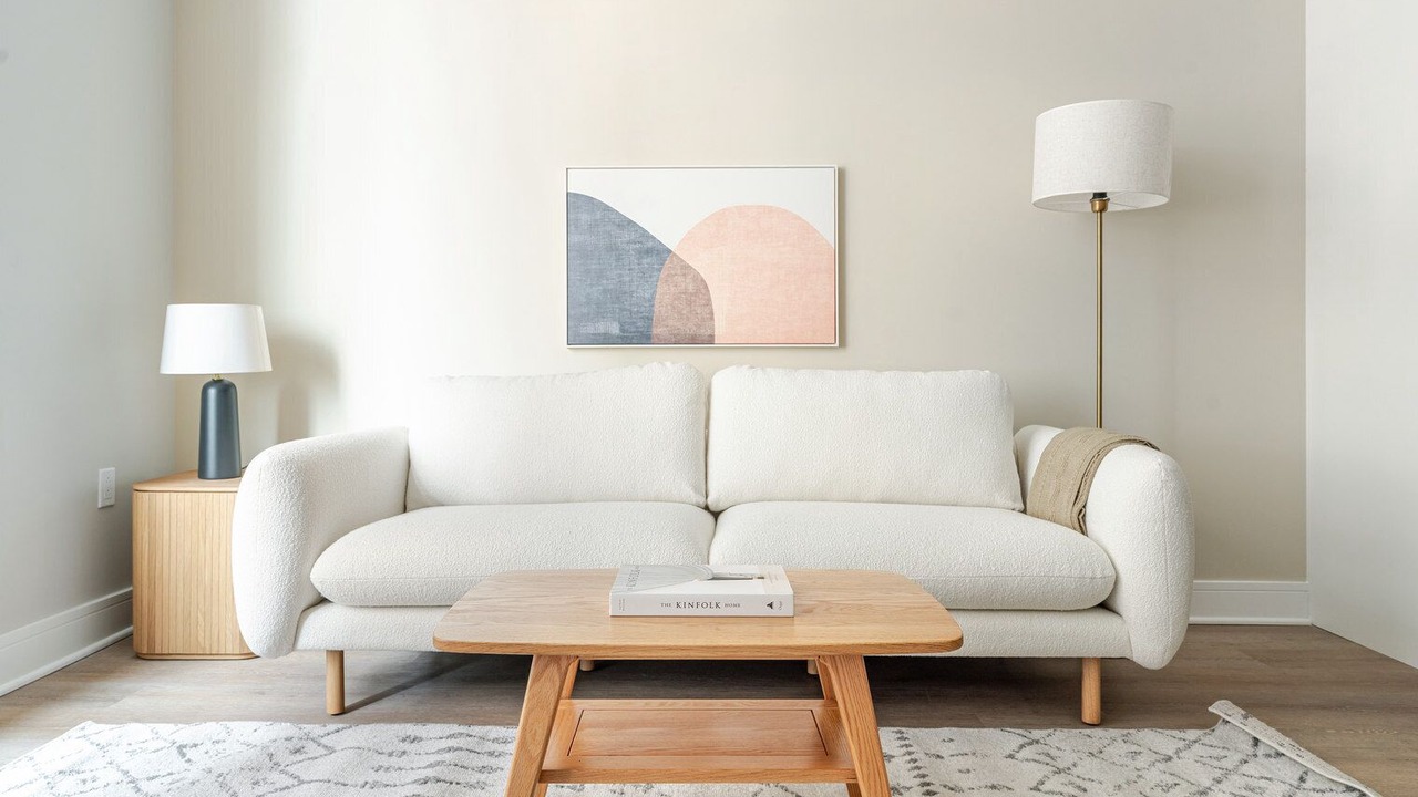 Photo of Livingroom in Woodmont Triangle