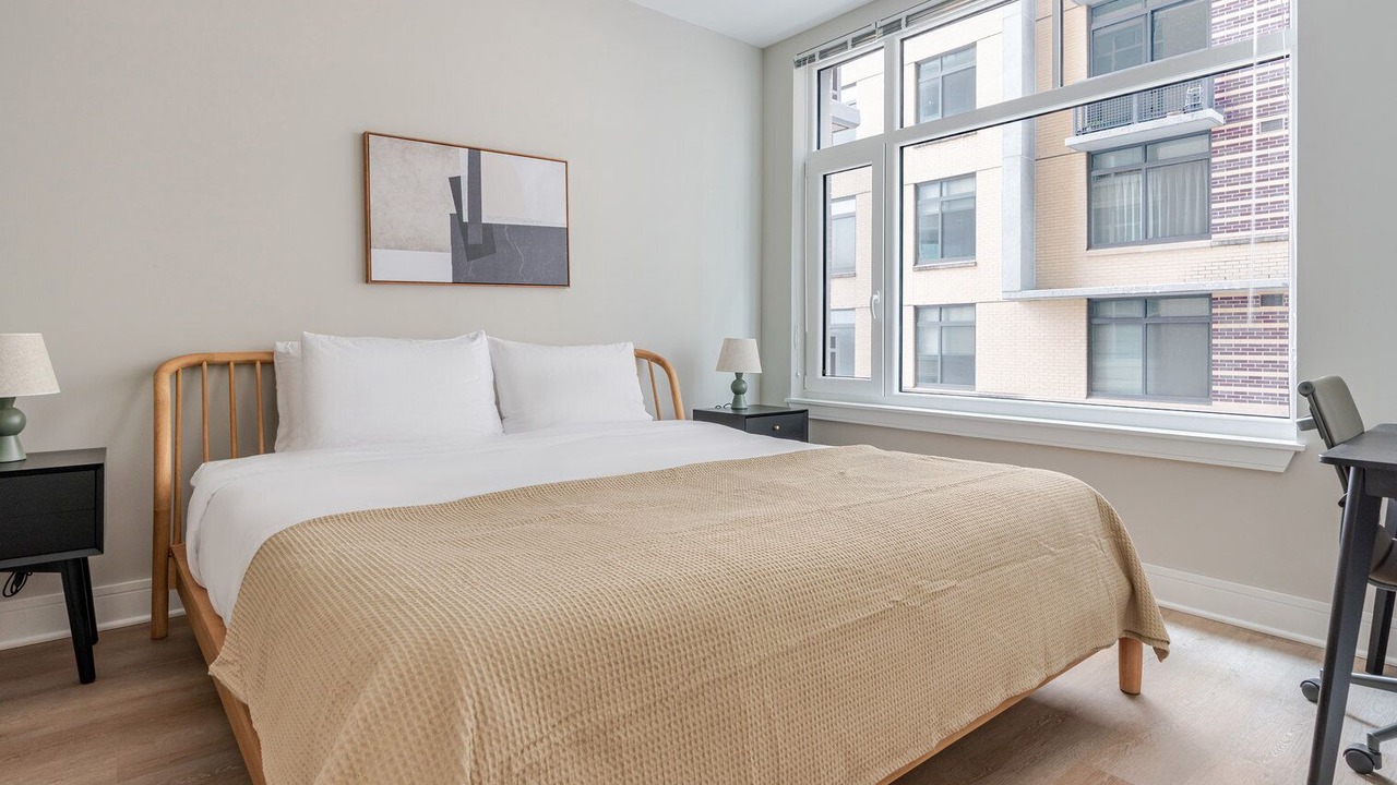 Photo of Bedroom in Woodmont Triangle