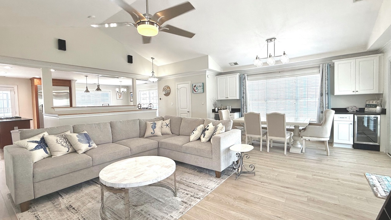 Photo of Livingroom in Northeast Virginia Beach