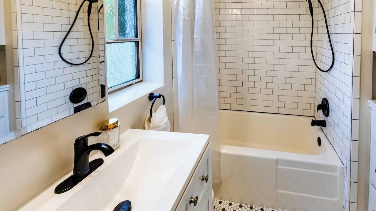 Photo of Bathroom in Mar Vista