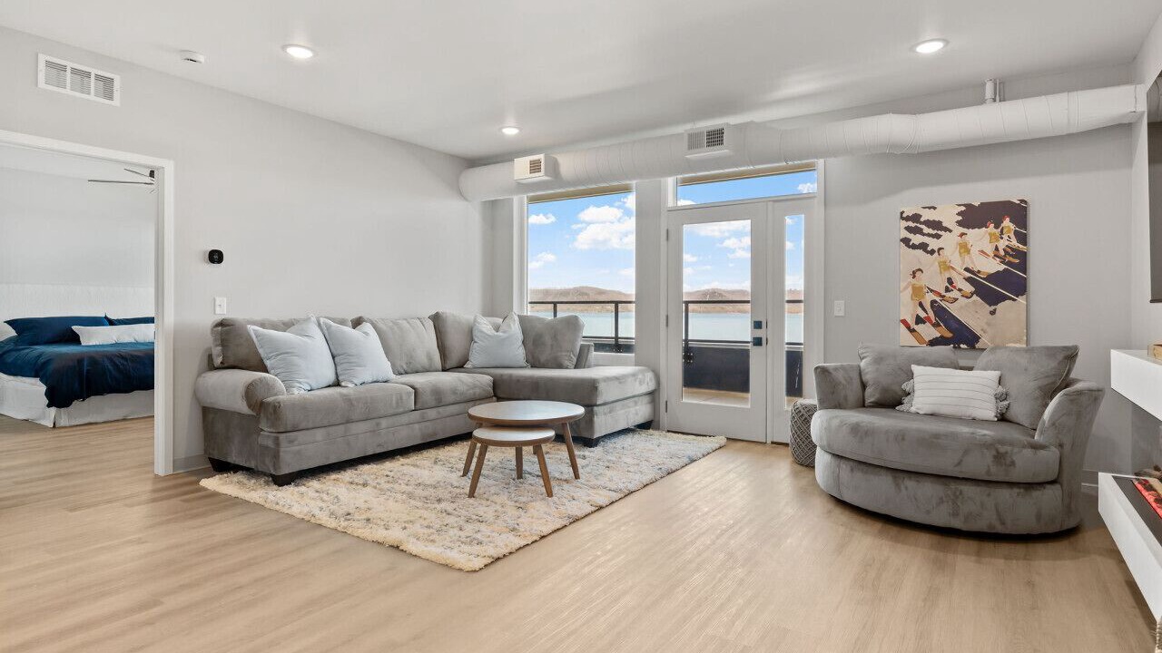 Photo of Livingroom in Lake City