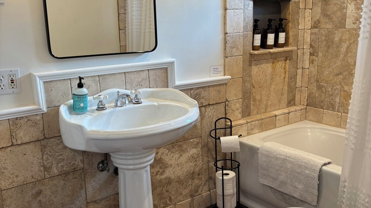 Photo of Bathroom in Thousand Oaks