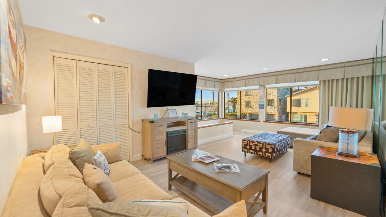 Photo of Livingroom in Silver Strand