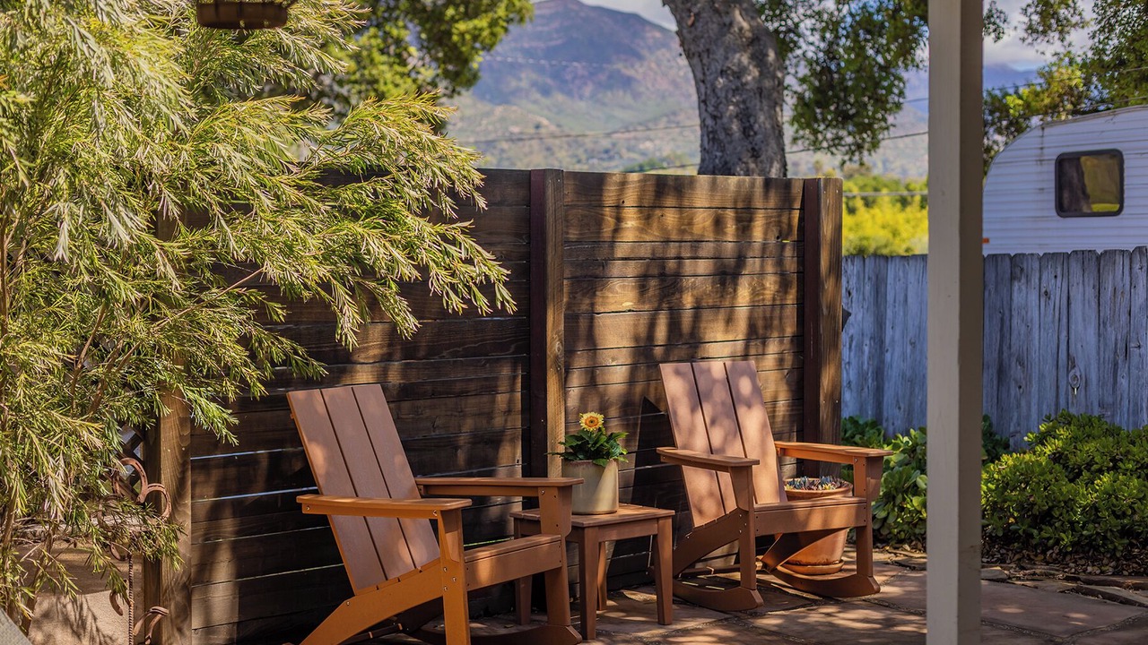 Photo of Patio Balcony in Meiners Oaks
