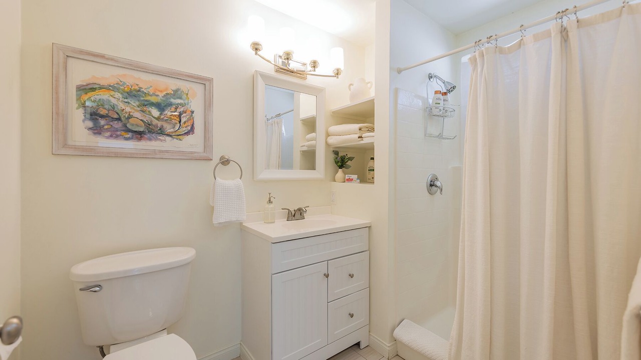 Photo of Bathroom in Meiners Oaks