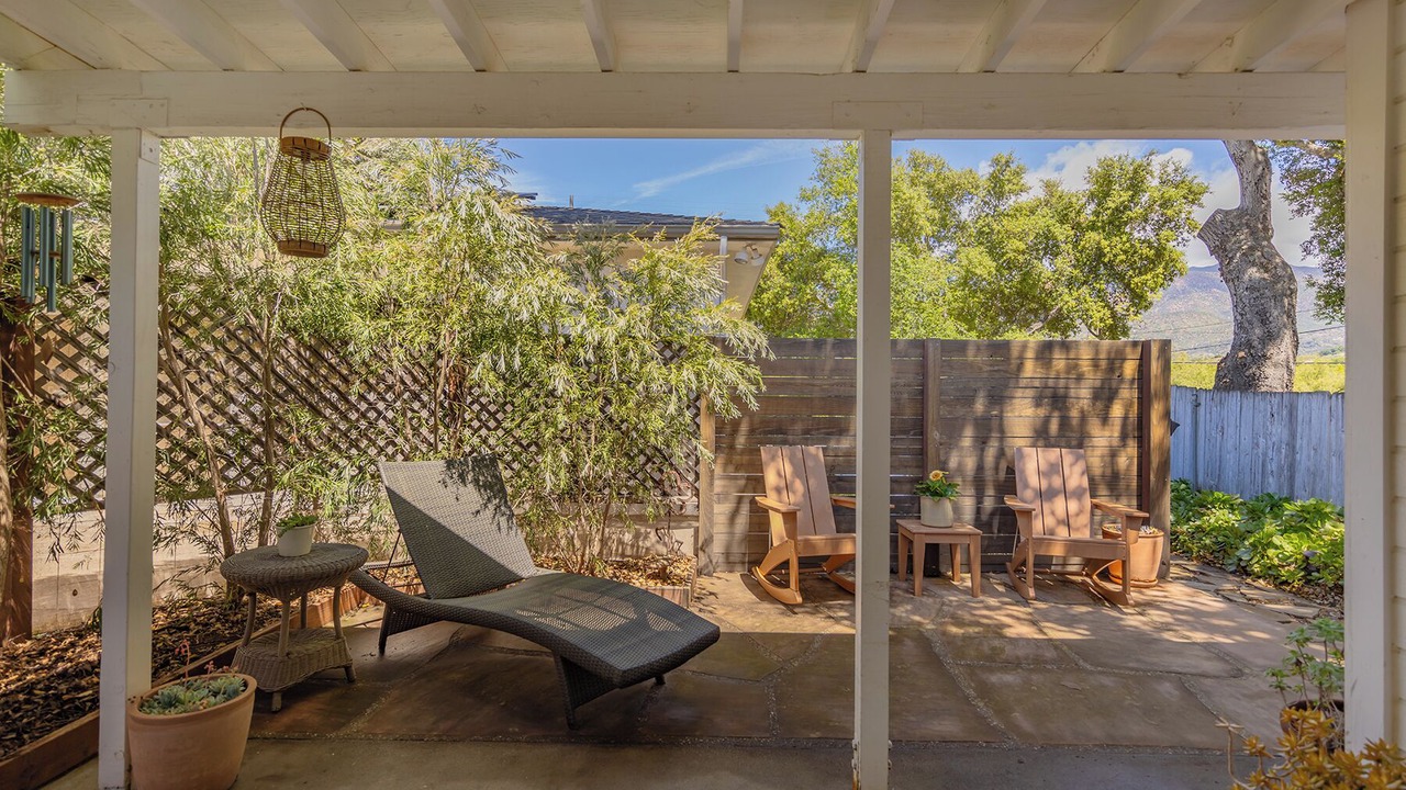 Photo of Patio Balcony in Meiners Oaks