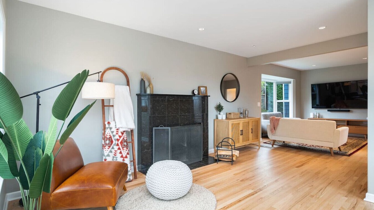Photo of Livingroom in Lower Queen Anne