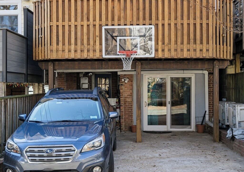 Photo of Outdoor in Woodley Park