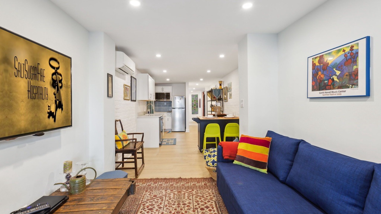 Photo of Livingroom in Woodley Park