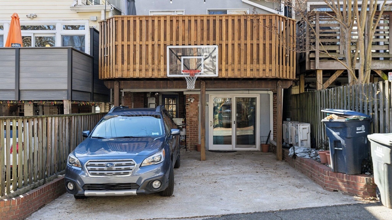 Photo of Outdoor in Woodley Park