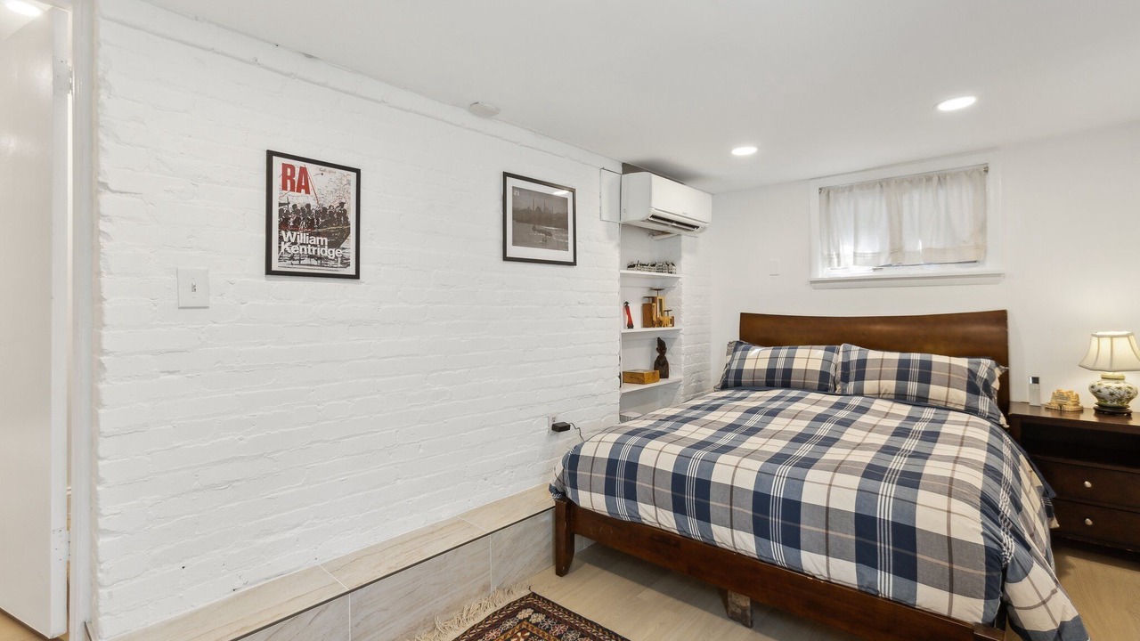 Photo of Bedroom in Woodley Park