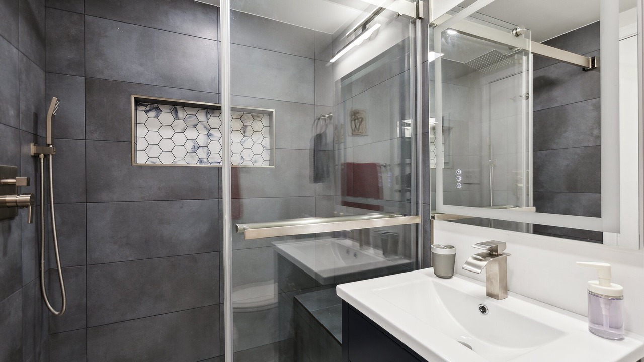 Photo of Bathroom in Woodley Park