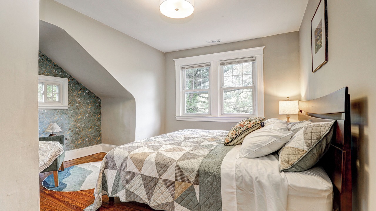 Photo of Bedroom in Gwynn Oak