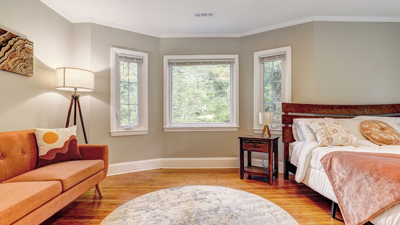 Photo of Bedroom in Gwynn Oak