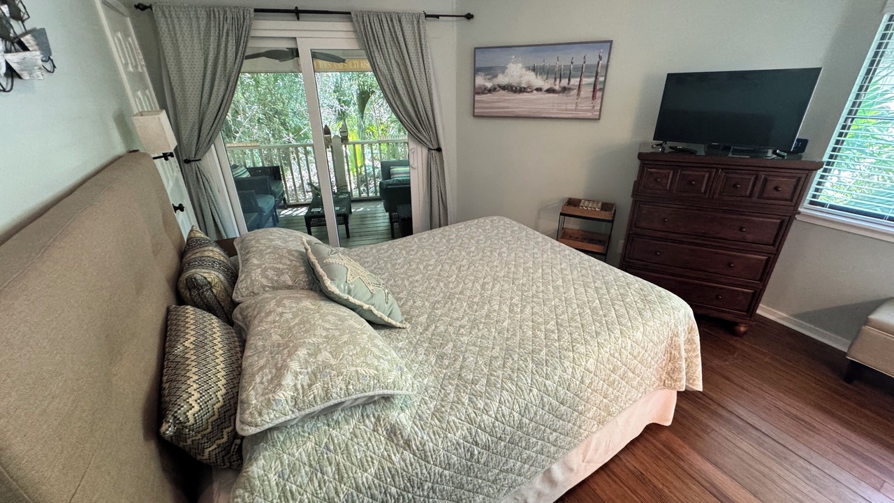 Photo of Bedroom in Night Heron
