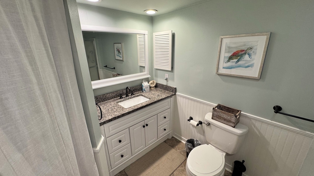 Photo of Bathroom in Night Heron