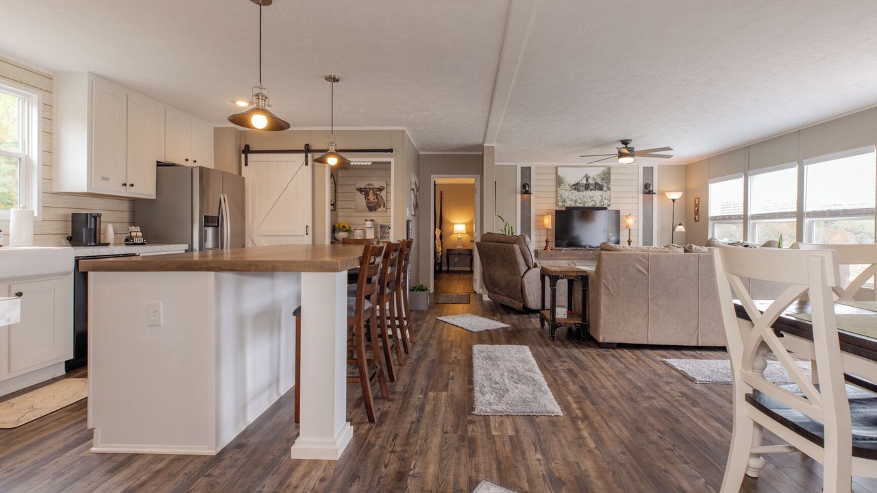 Photo of Livingroom in Purlear