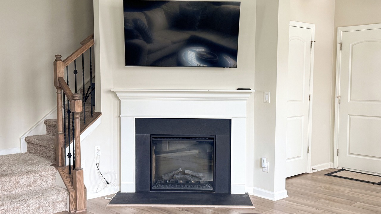 Photo of Livingroom in Davis Lake - Eastfield