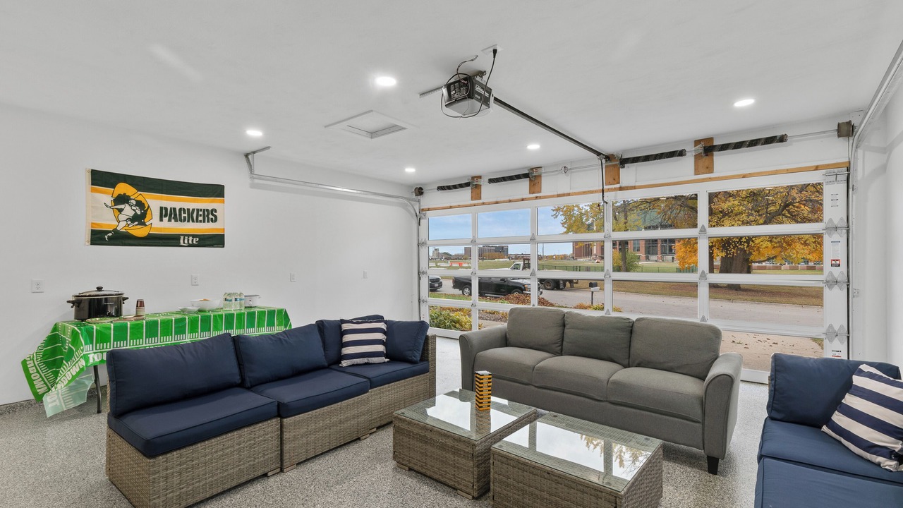 Photo of Livingroom in Ashwaubenon