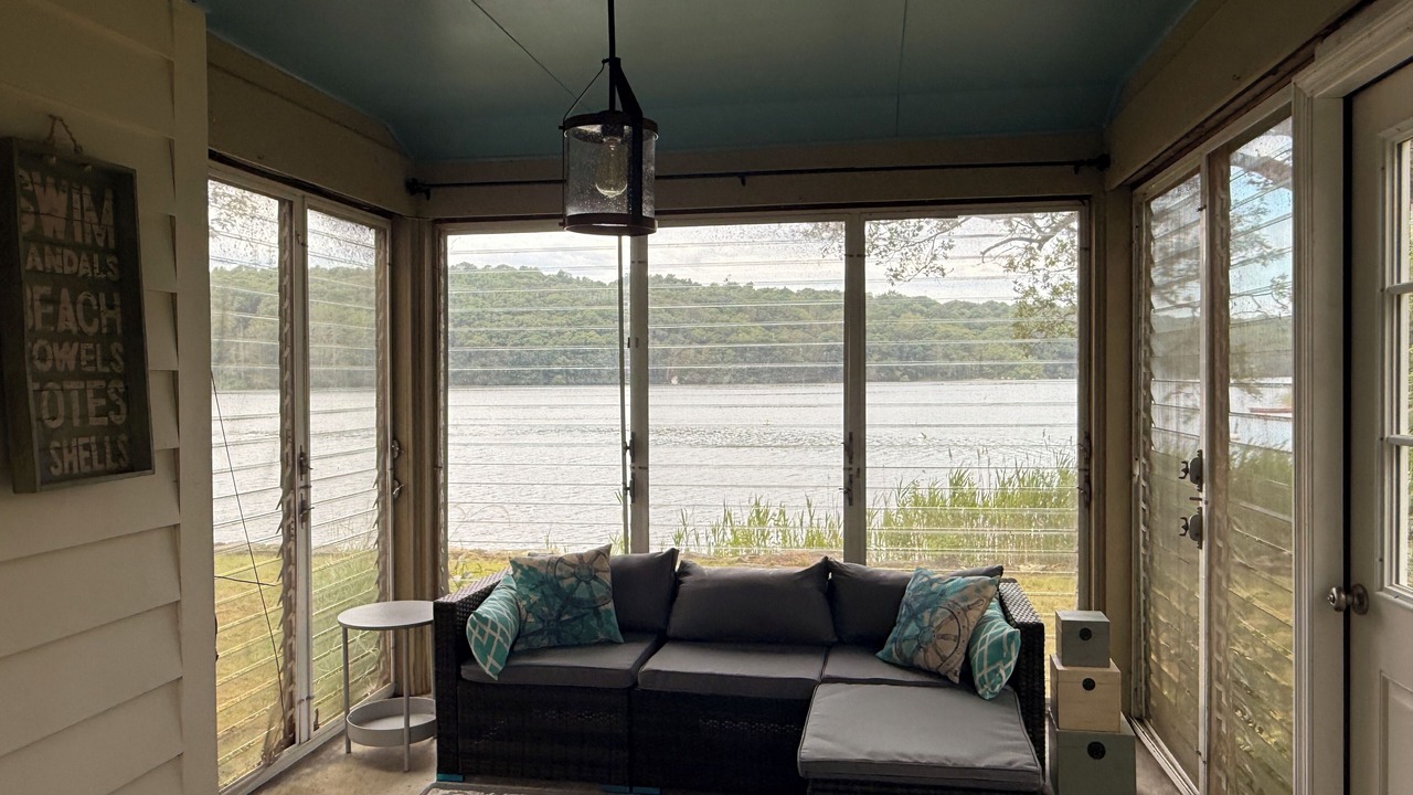 Photo of Livingroom in Saunderstown