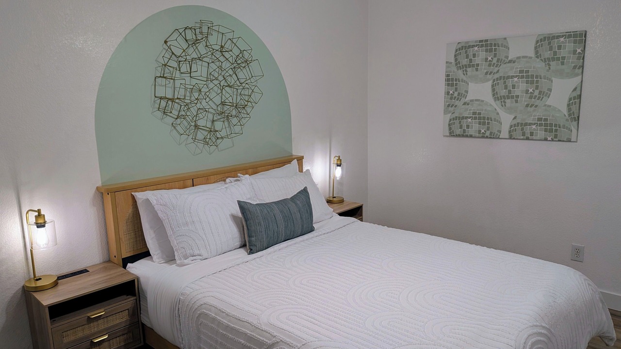 Photo of Bedroom in Enterprise