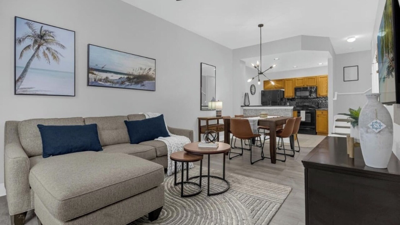 Photo of Livingroom in Venetian Bay Villages