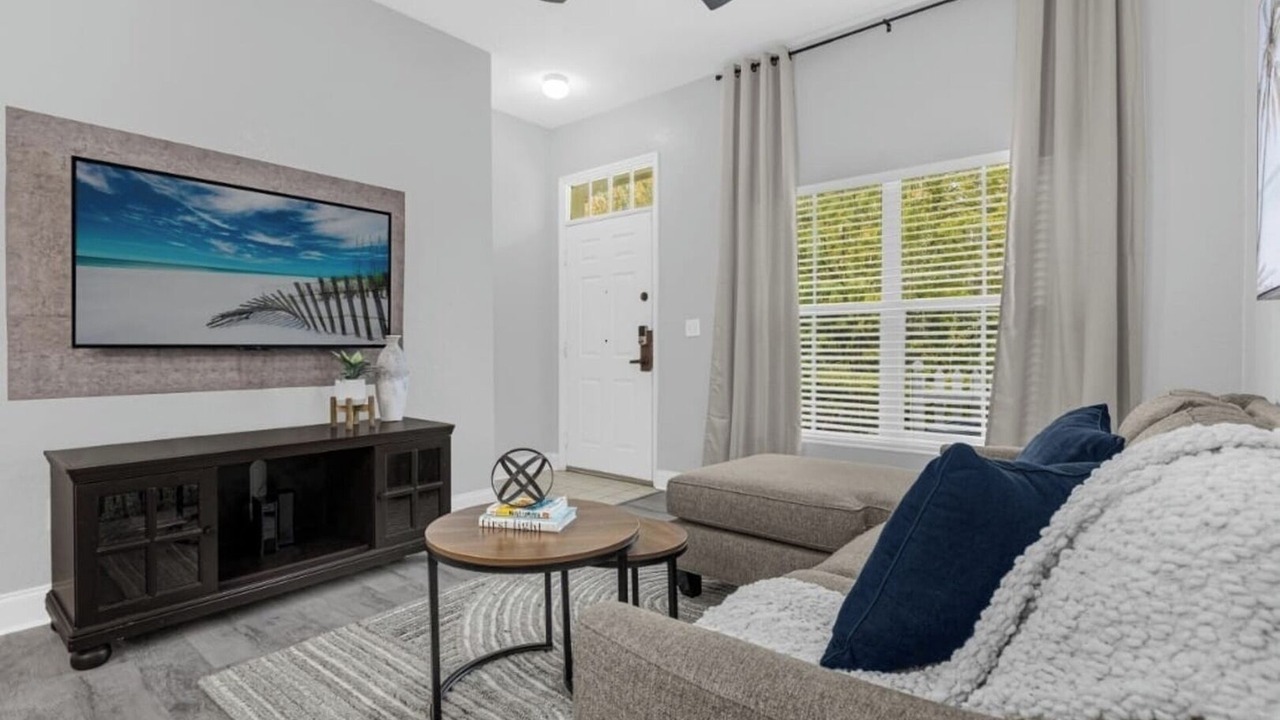 Photo of Livingroom in Venetian Bay Villages