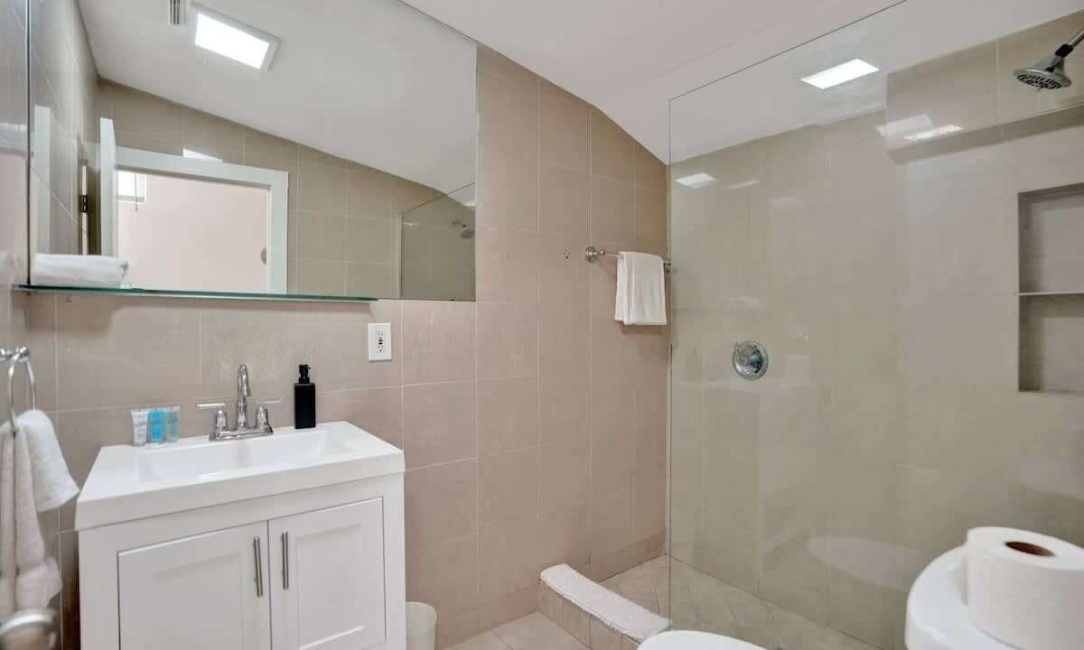 Photo of Bathroom in Sailboat Bend