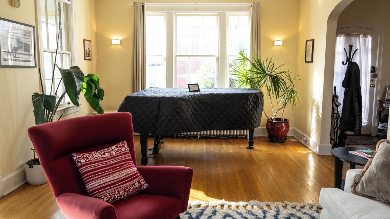 Photo of Bedroom in Crestwood