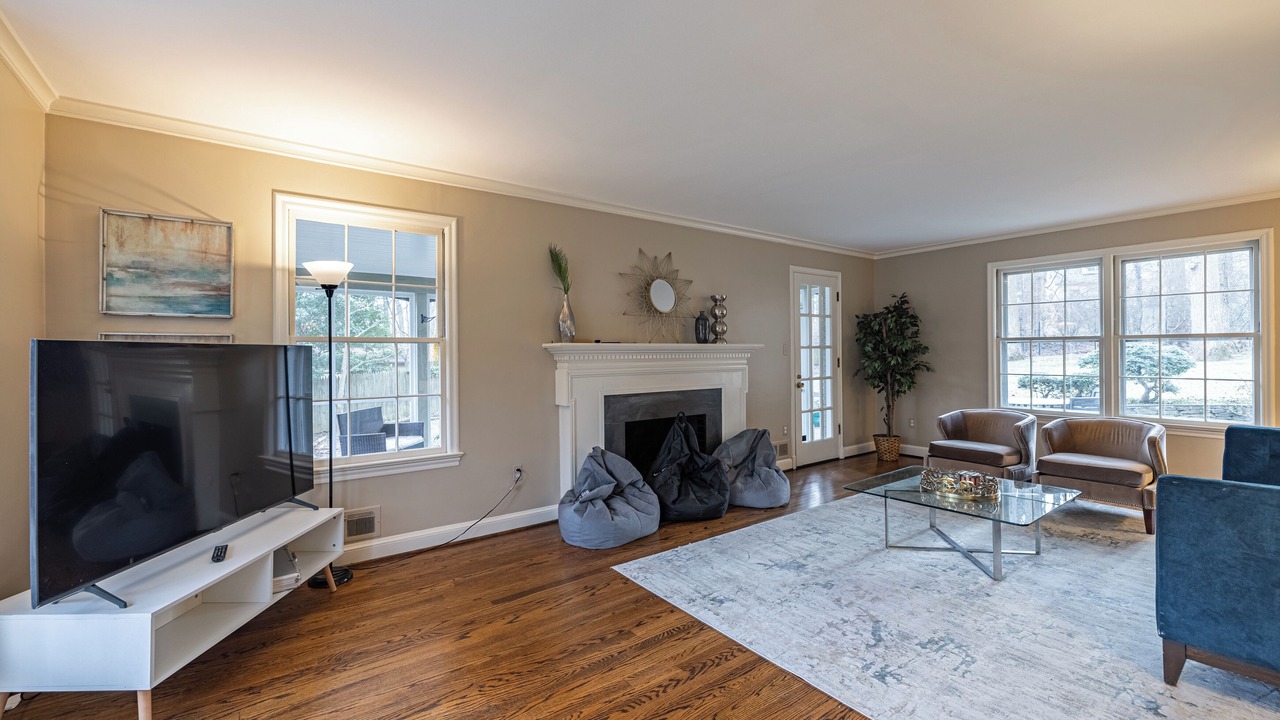 Photo of Livingroom in Bethesda