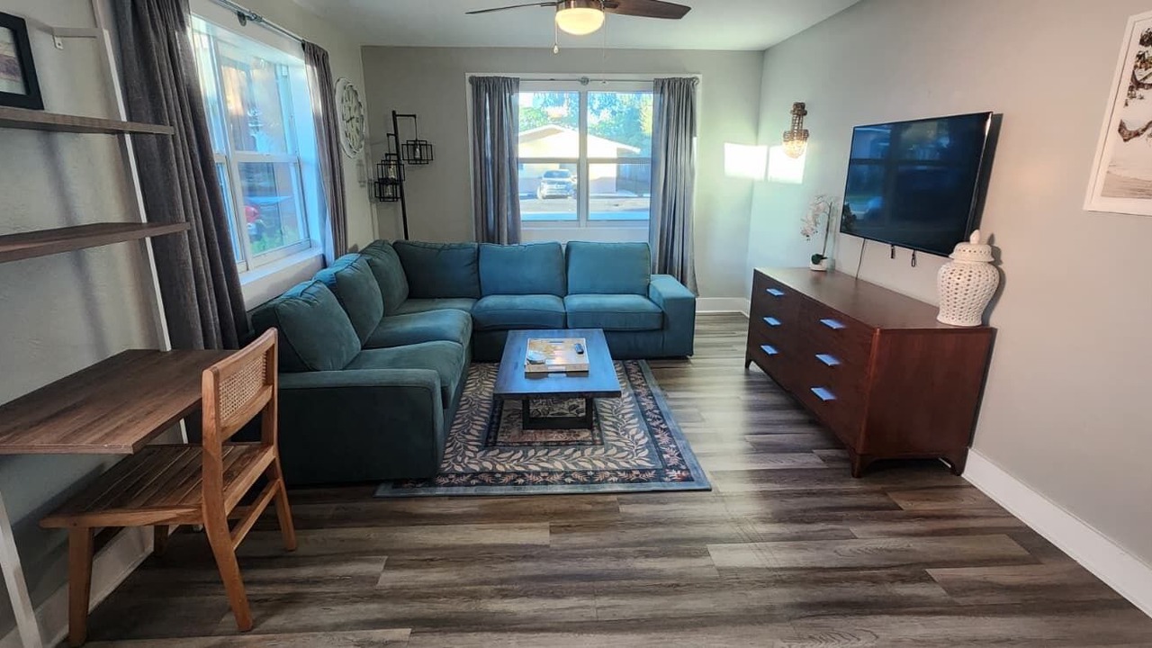 Photo of Livingroom in Sailboat Bend