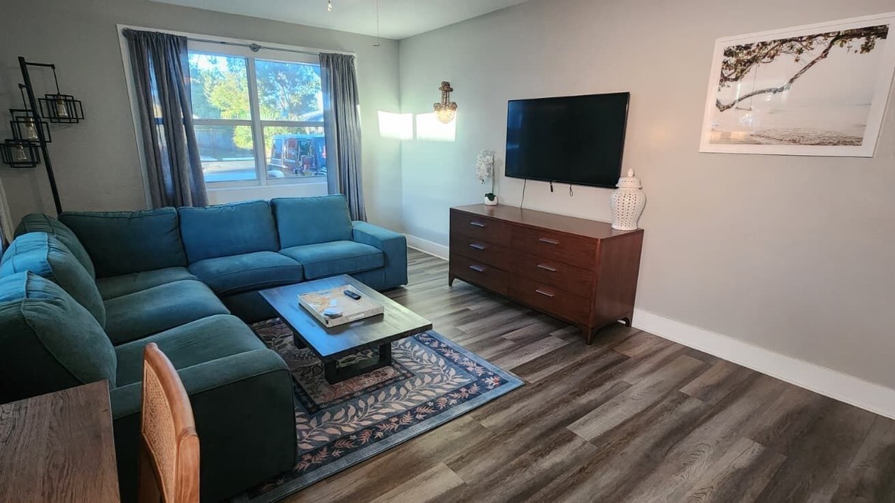 Photo of Livingroom in Sailboat Bend